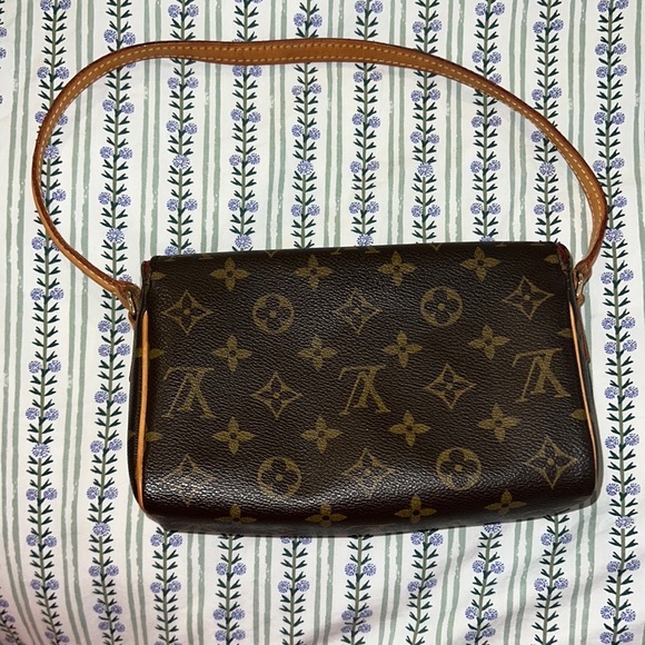 Louis Vuitton Vintage Recital Bag - Picture 5 of 7